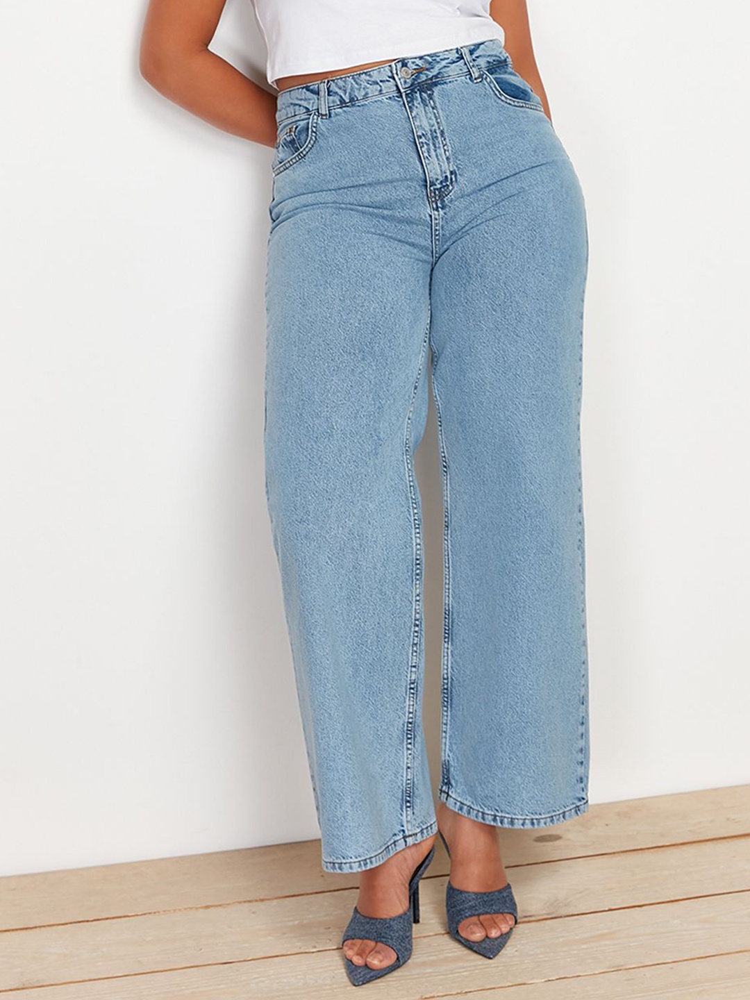 

Trendyol Women Straight Fit High-Rise Jeans, Blue