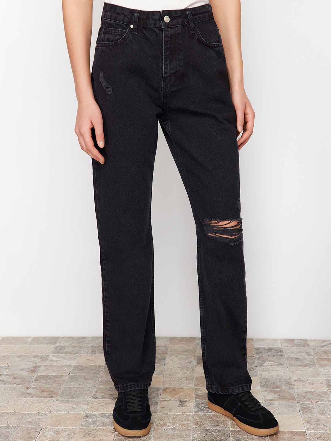 

Trendyol Women Mildly Distressed Mid-Rise Pure Cotton Jeans, Black