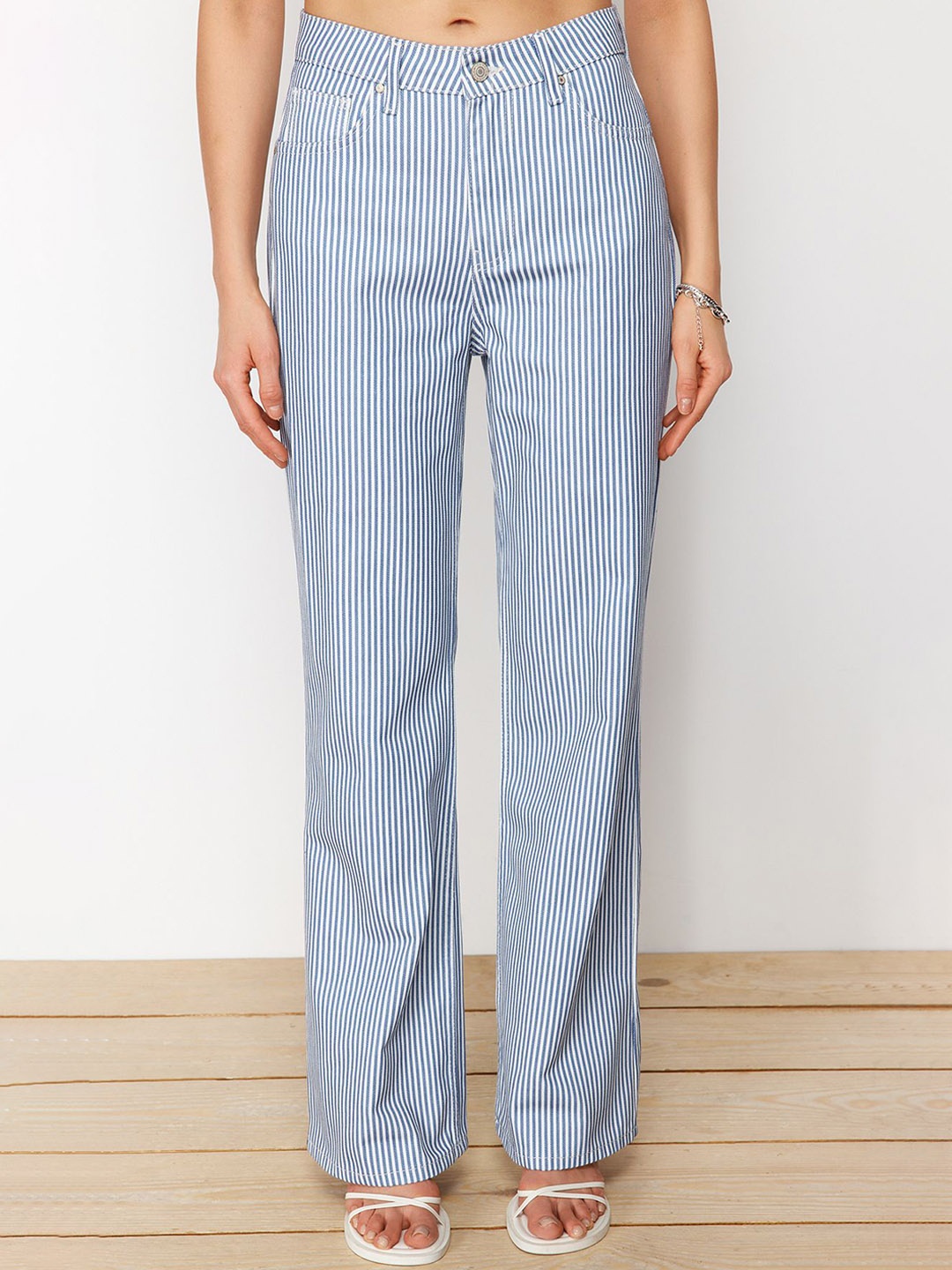 

Trendyol Women Clean Look Mid-Rise Striped Pure Cotton Jeans, Blue