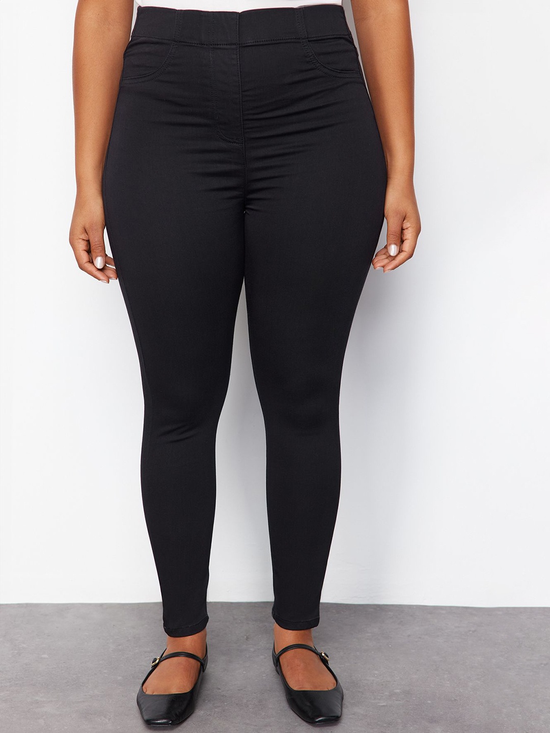 

Trendyol Women Clean Look Mid-Rise Pure Cotton Jeans, Black