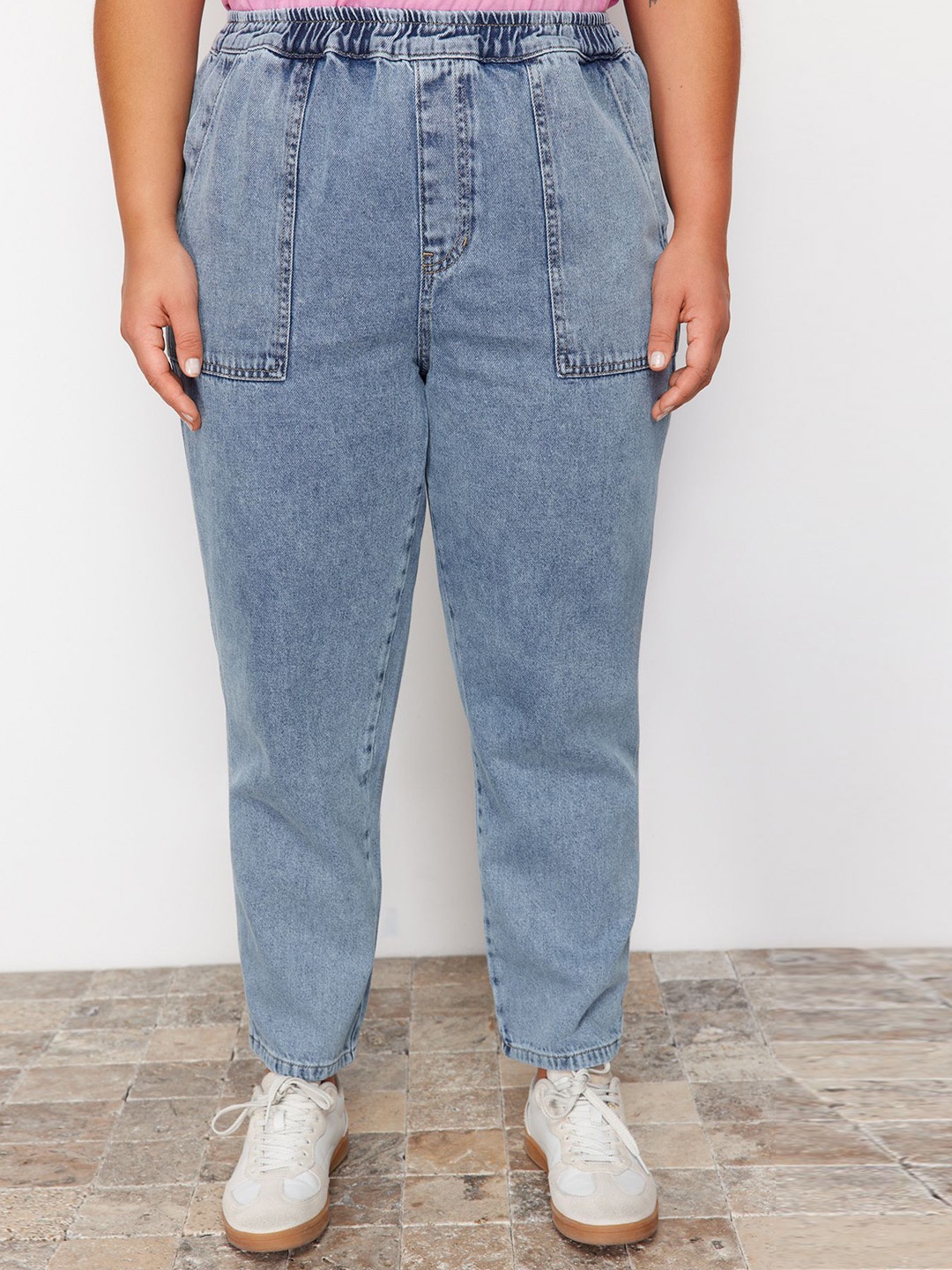

Trendyol Women Clean Look Light Fade Jeans, Blue