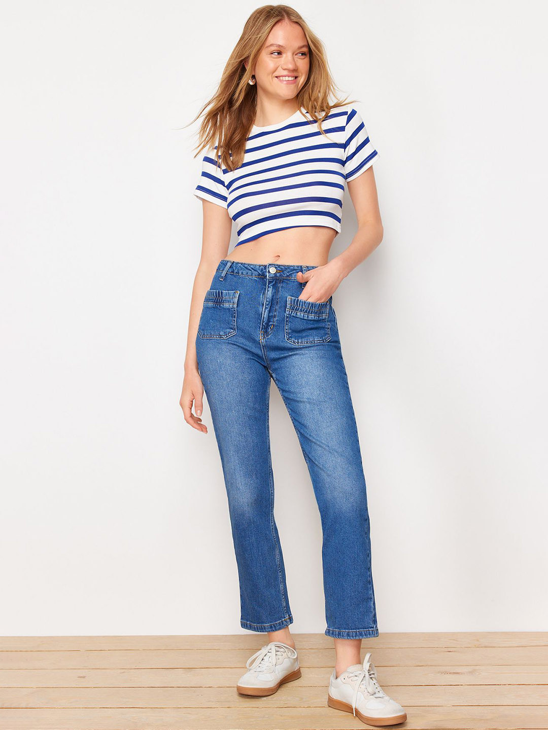 

Trendyol Women Mid Rise Clean Look Heavy Fade Pure Cotton Jeans, Blue