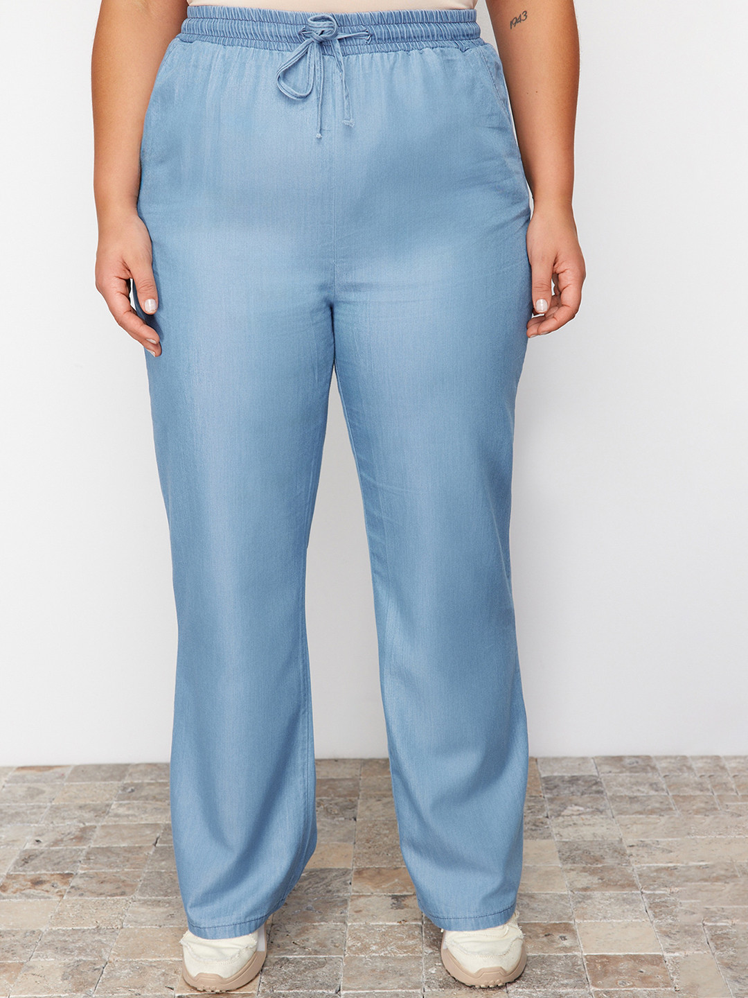 

Trendyol Women Clean look Light Fade Jeans, Blue