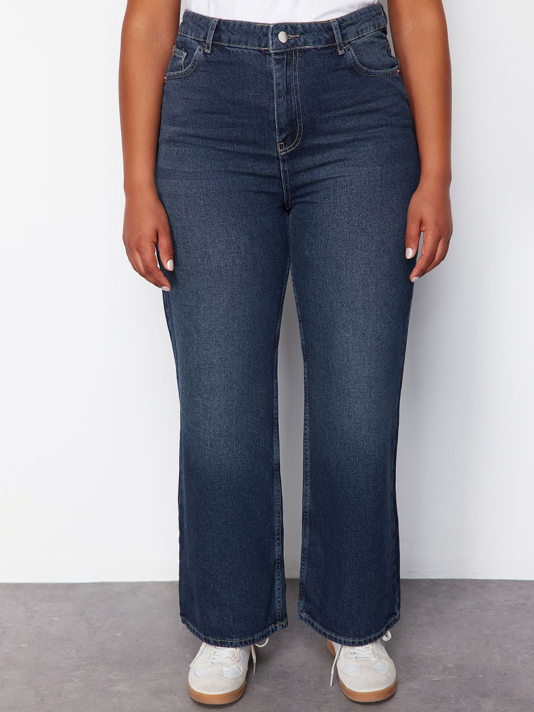 

Trendyol Women Light Fade Pure Cotton Jeans, Blue