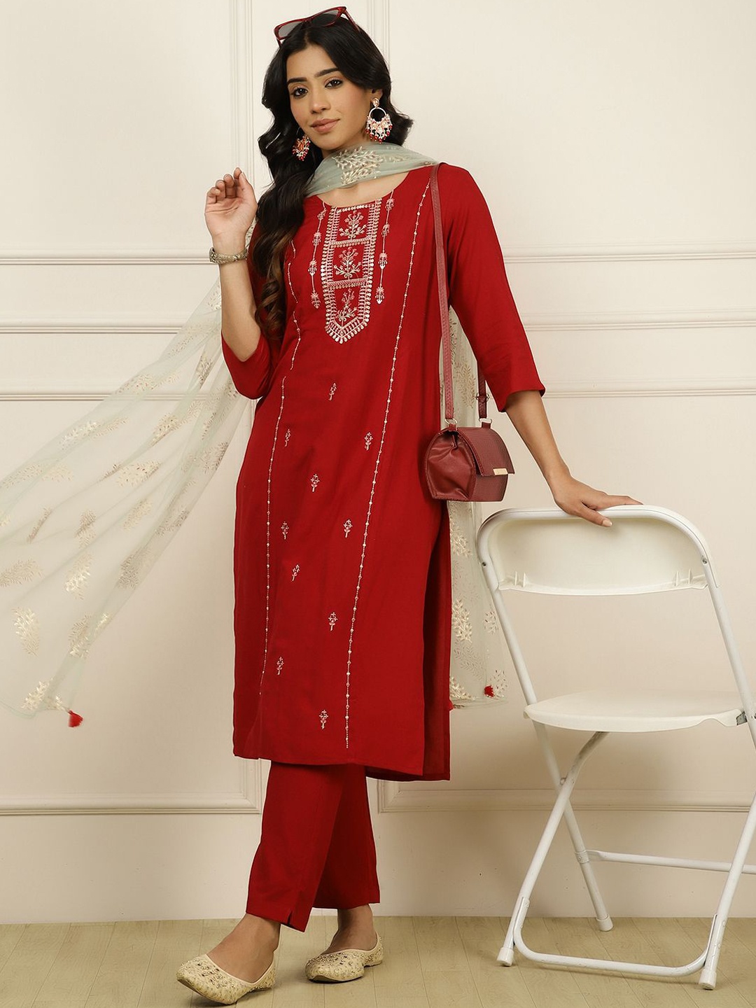 

Jaipur Kurti Floral Embroidered Thread Work Straight Kurta with Trousers & Dupatta, Maroon