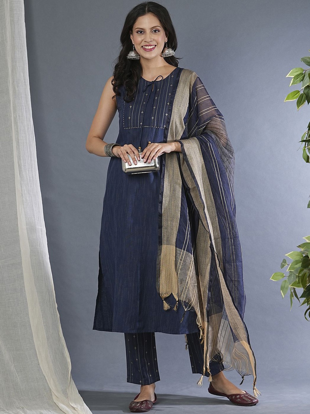 

Globus Self Design Yoke Design Straight Kurta & Trousers With Dupatta, Blue