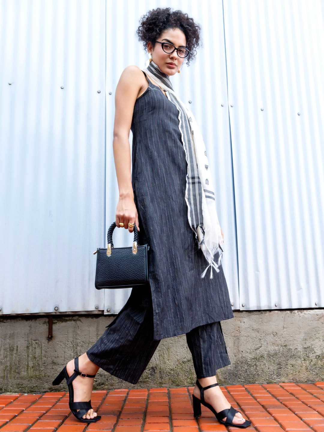 

Globus Strappy Self Design Yarndyed Straight Kurta With Pants & Dupatta, Black