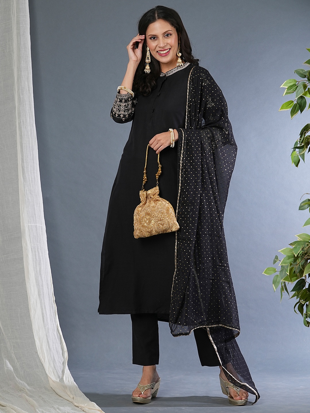 

Globus Floral Embroidered Straight Kurta & Trousers With Dupatta, Black