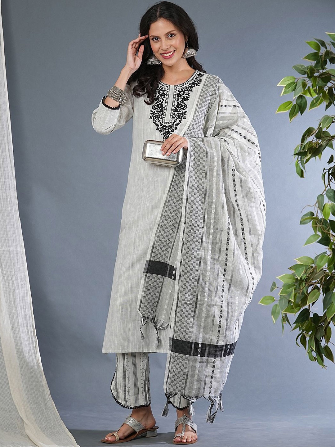 

Globus Floral Embroidered Straight Kurta & Trousers & With Dupatta, White