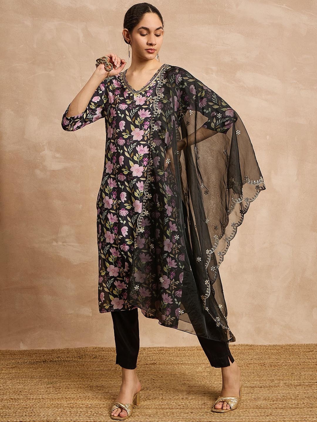 

all about you Floral Printed V-Neck Regular Kurta with Trouser & Dupatta, Black