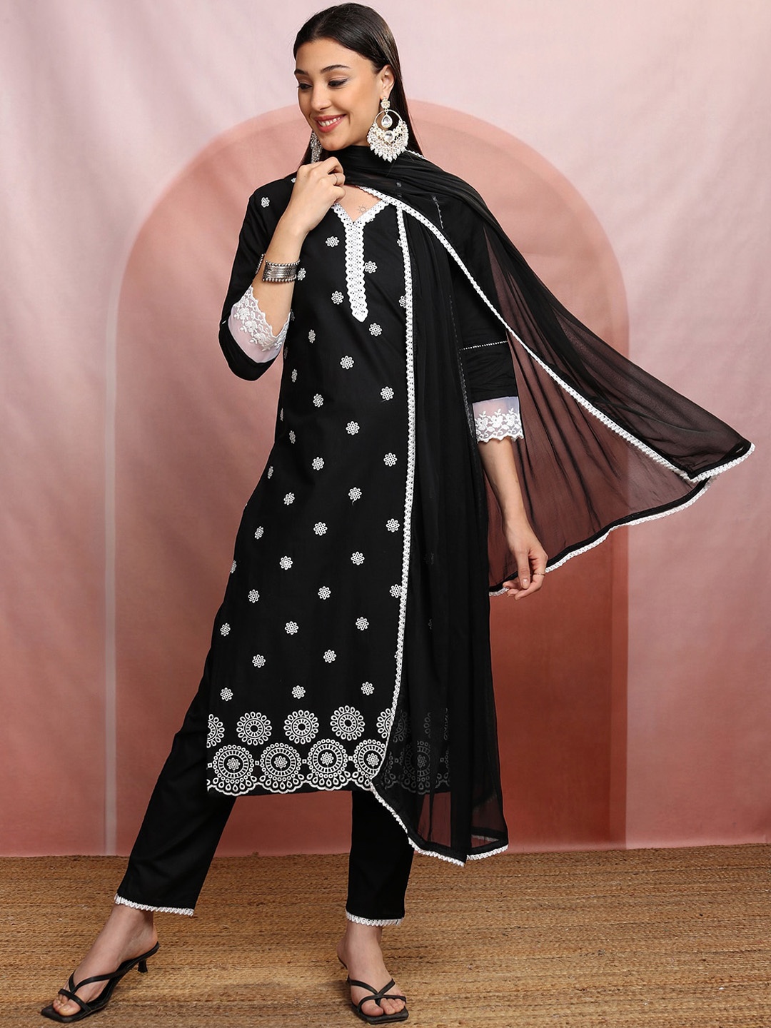 

Vishudh Black V Neck Embroidered Regular Gotta Patti Pure Cotton Straight Kurta Set