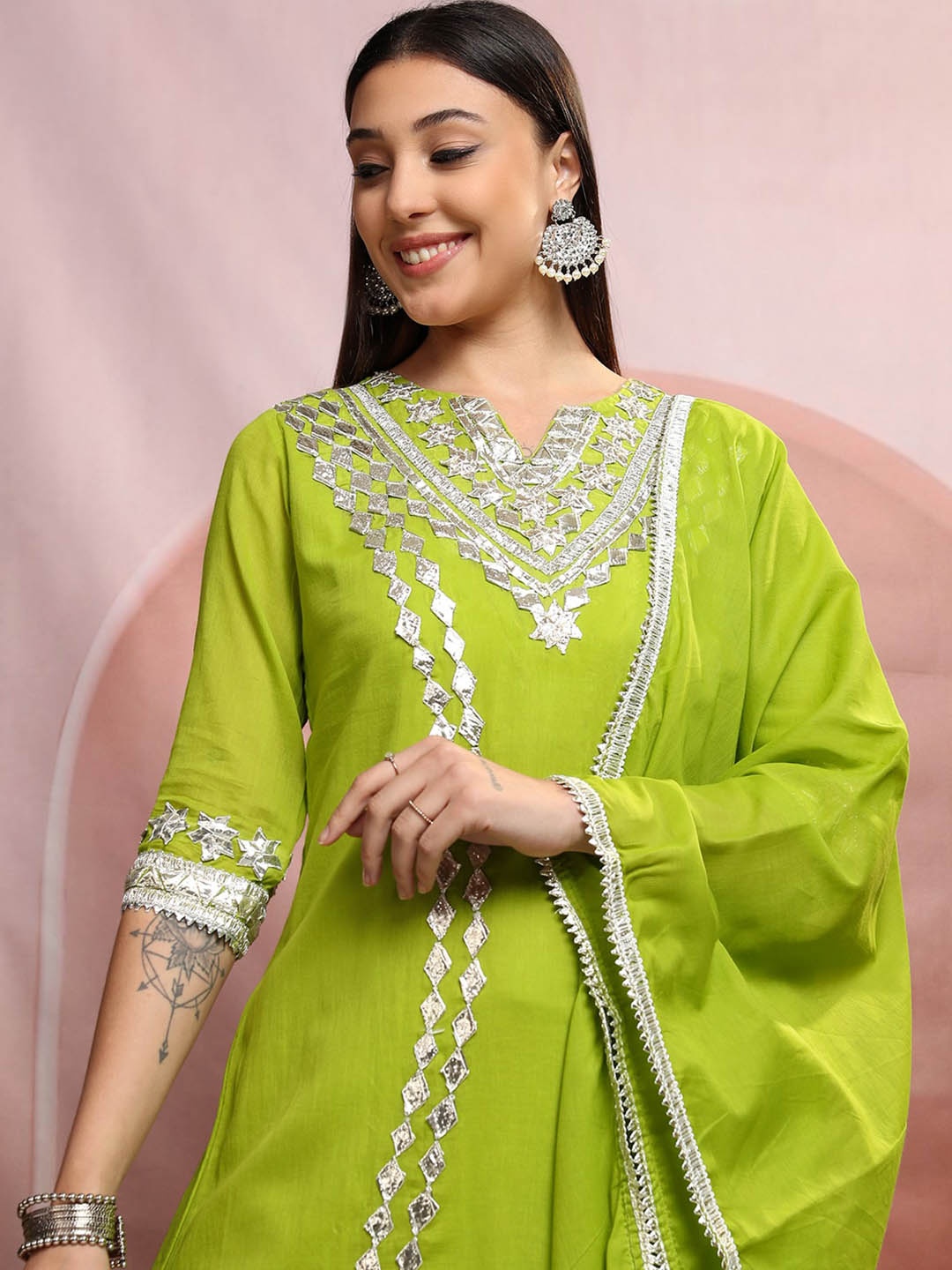 

Vishudh Green Notch Neck Floral Embroidered Regular Pure Cotton Straight Kurta Set