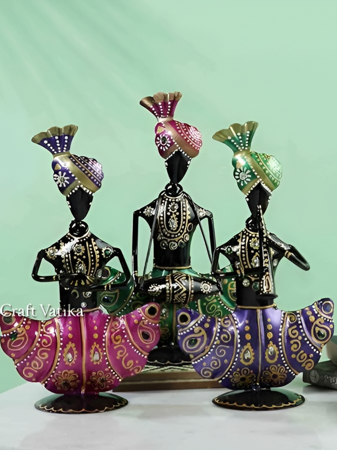 

Aura Black 3 Pieces Idol Showpieces