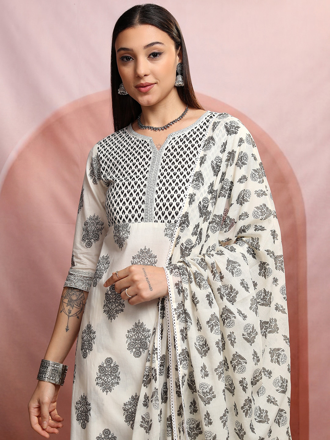 

Vishudh Cream & Black Floral Printed Regular Pure Cotton Kurta with Trousers & Dupatta