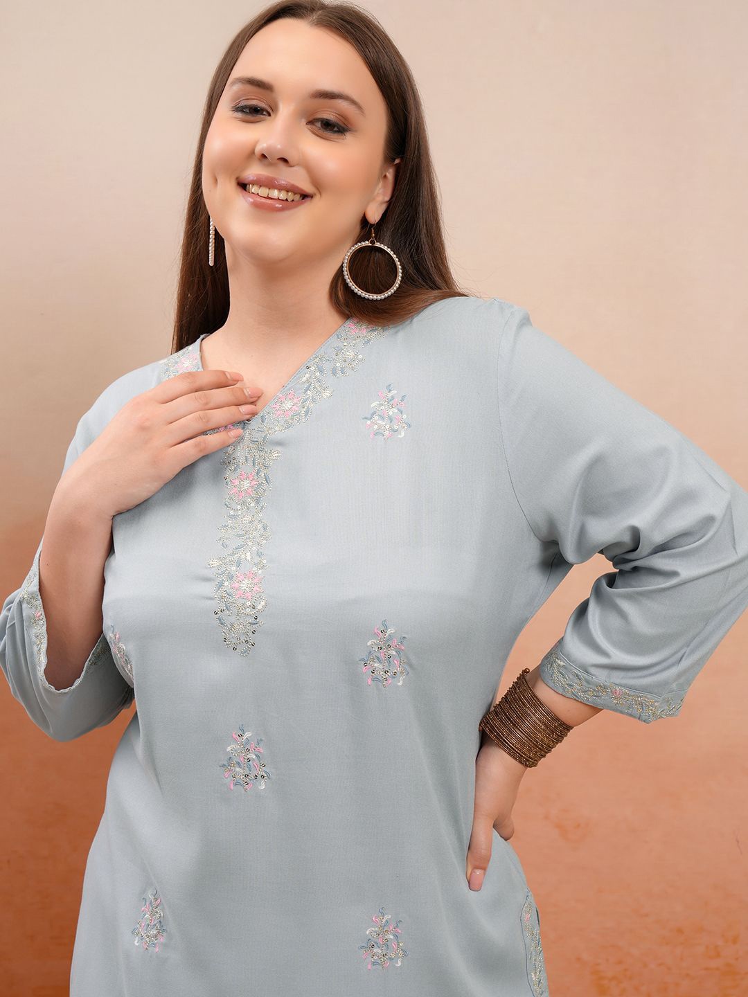 

Vishudh Plus Size Embroidered Straight Kurta, Grey