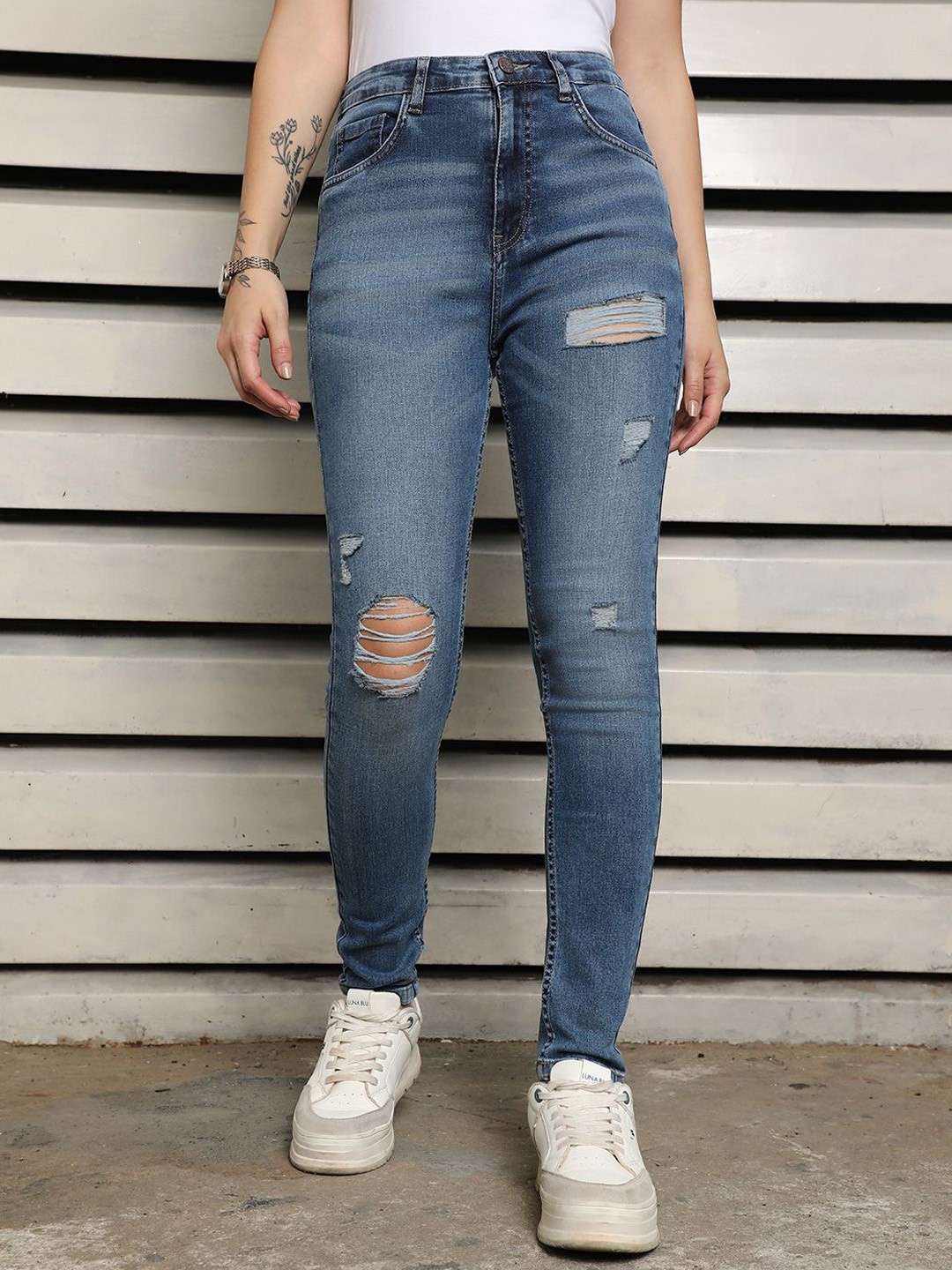

High Star Women Skinny Fit High-Rise Mildly Distressed Light Fade Jeans, Blue