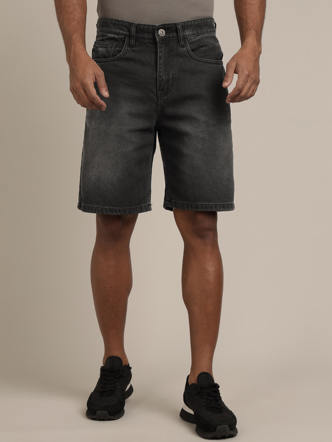 

The Roadster Lifestyle Co. Men Black Mid-Rise Cotton Denim Shorts