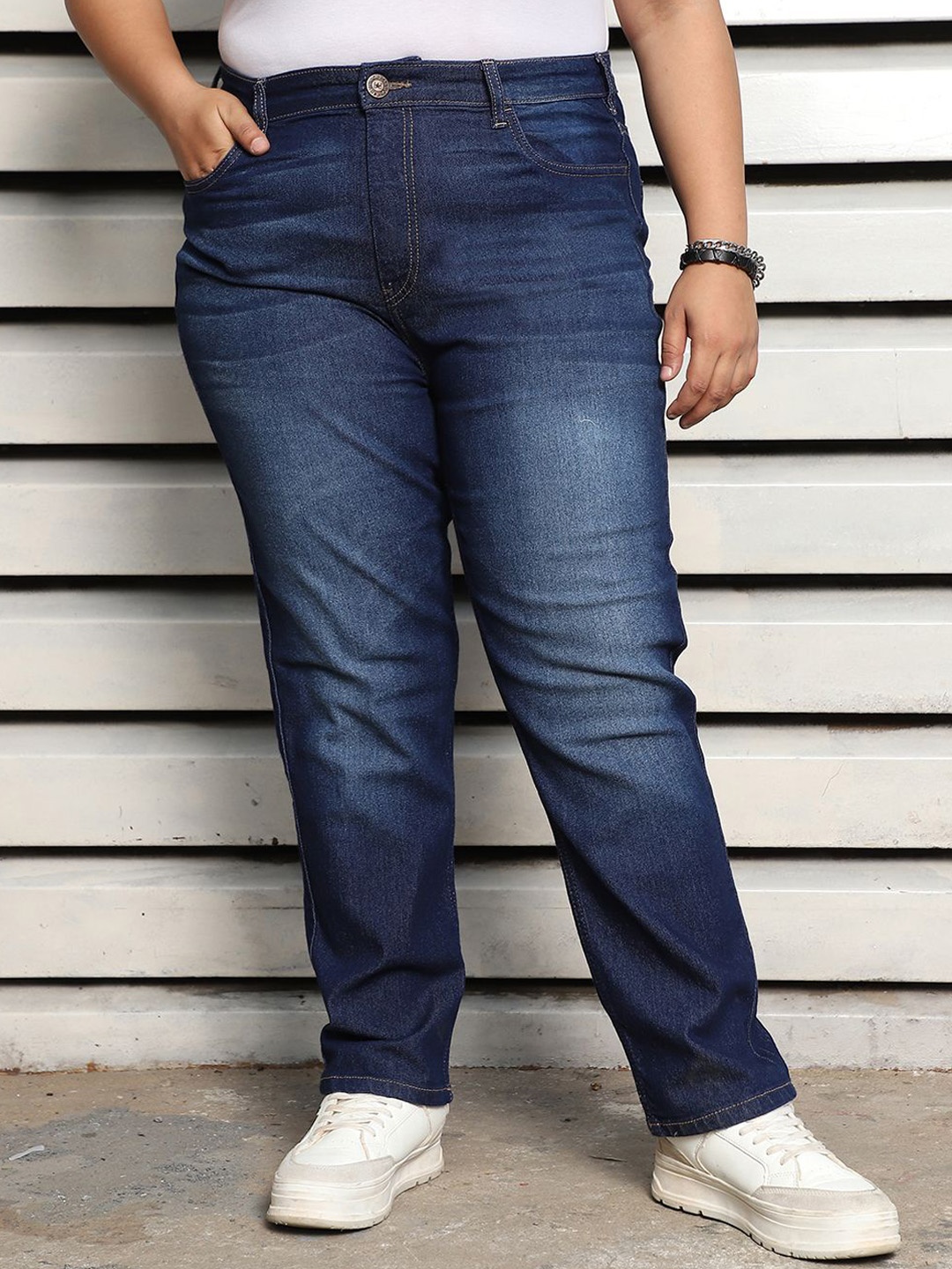 

Freeform by High Star Women Straight Fit High-Rise Light Fade Jeans, Blue