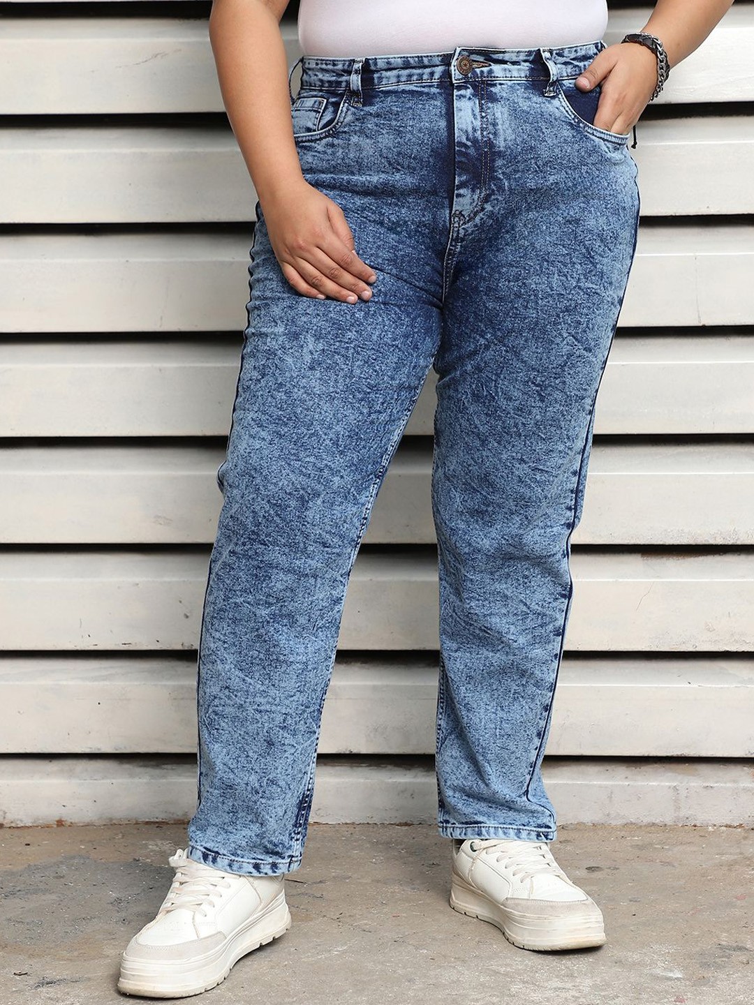 

Freeform by High Star Women Straight Fit High-Rise Light Fade Jeans, Blue