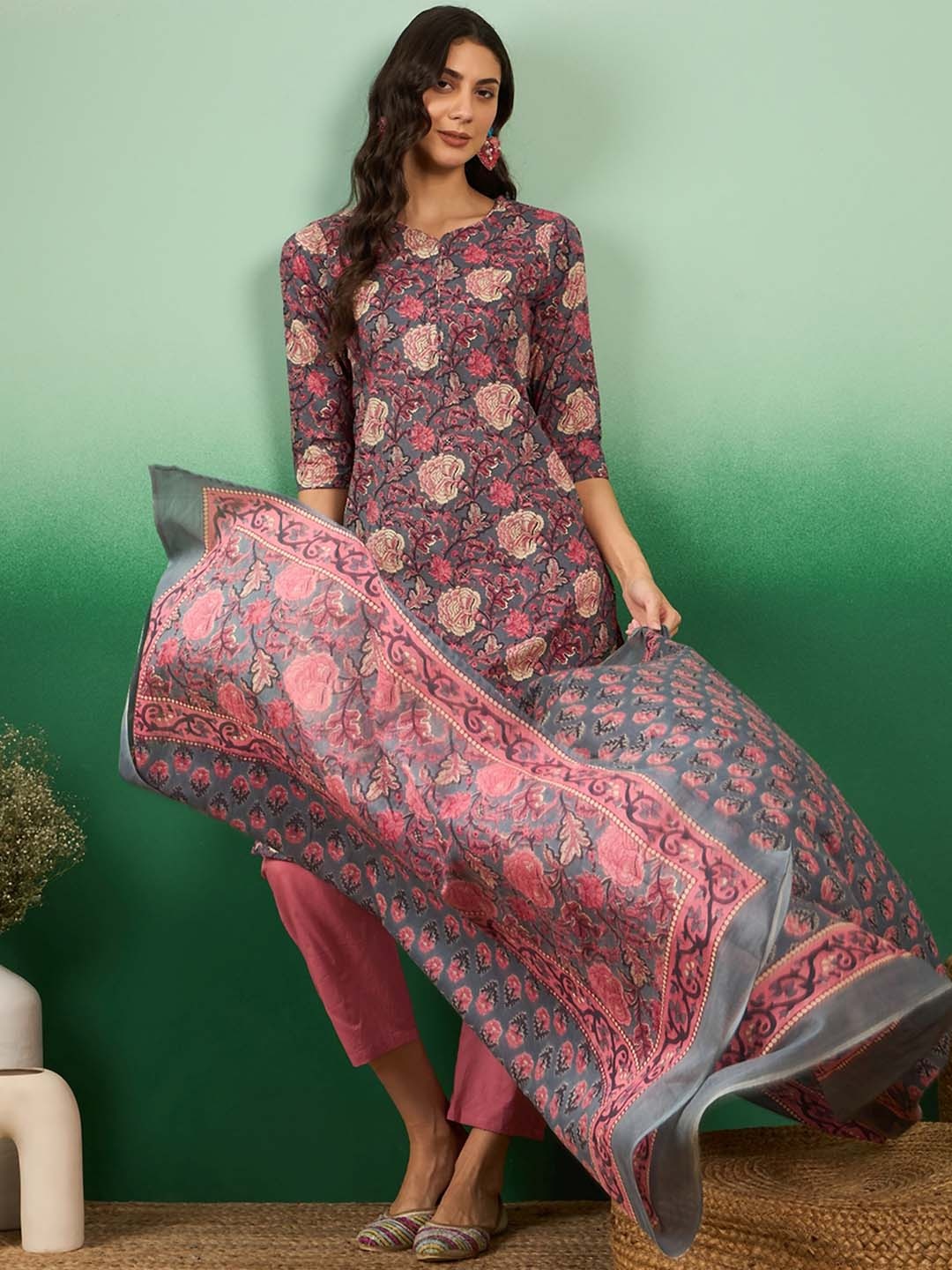 

Vastramyaa Floral Printed Regular Pure Cotton Kurta with Trousers & Dupatta, Grey