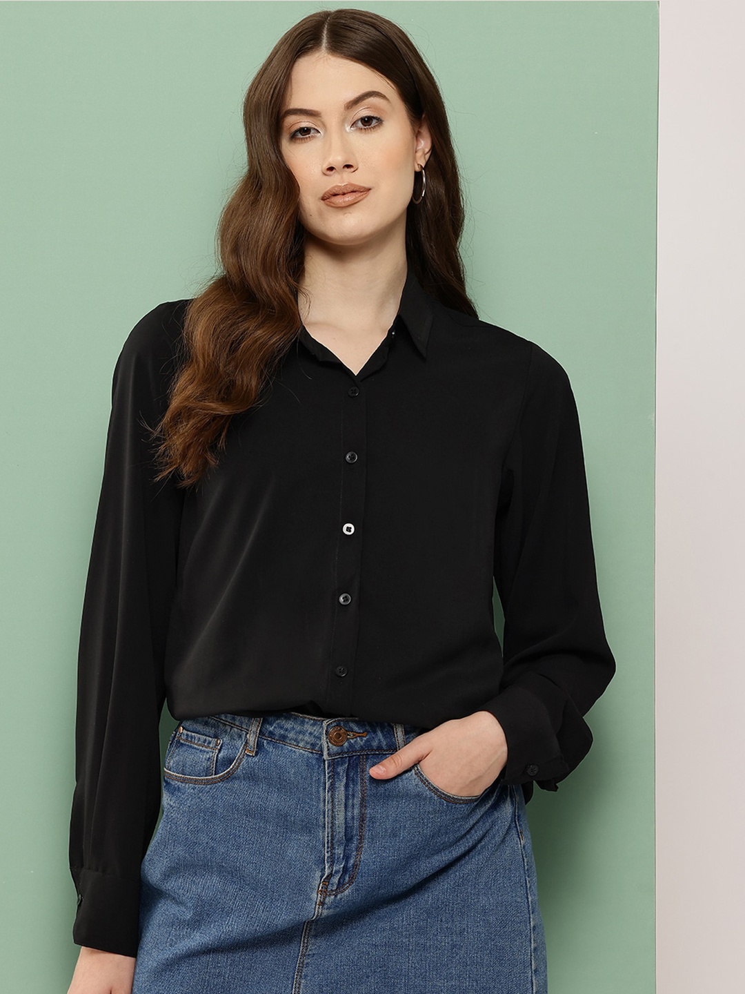 

The Roadster Lifestyle Co. Black Spread Collar Relaxed-Fit Shirt