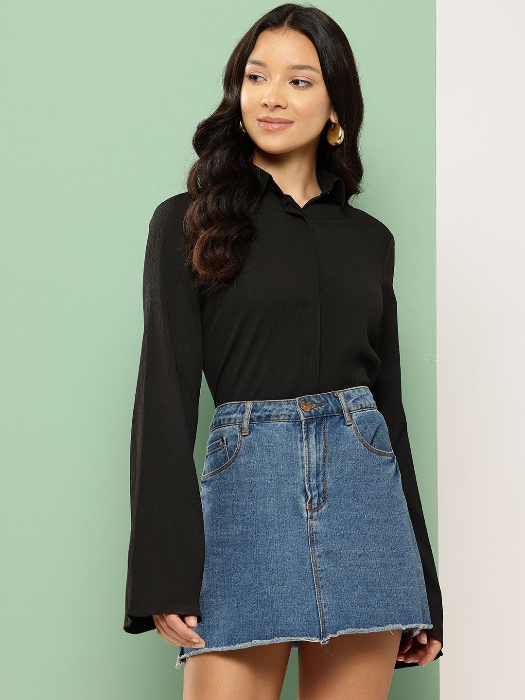

The Roadster Lifestyle Co. Black Textured Spread Collar Relaxed Fit Shirt