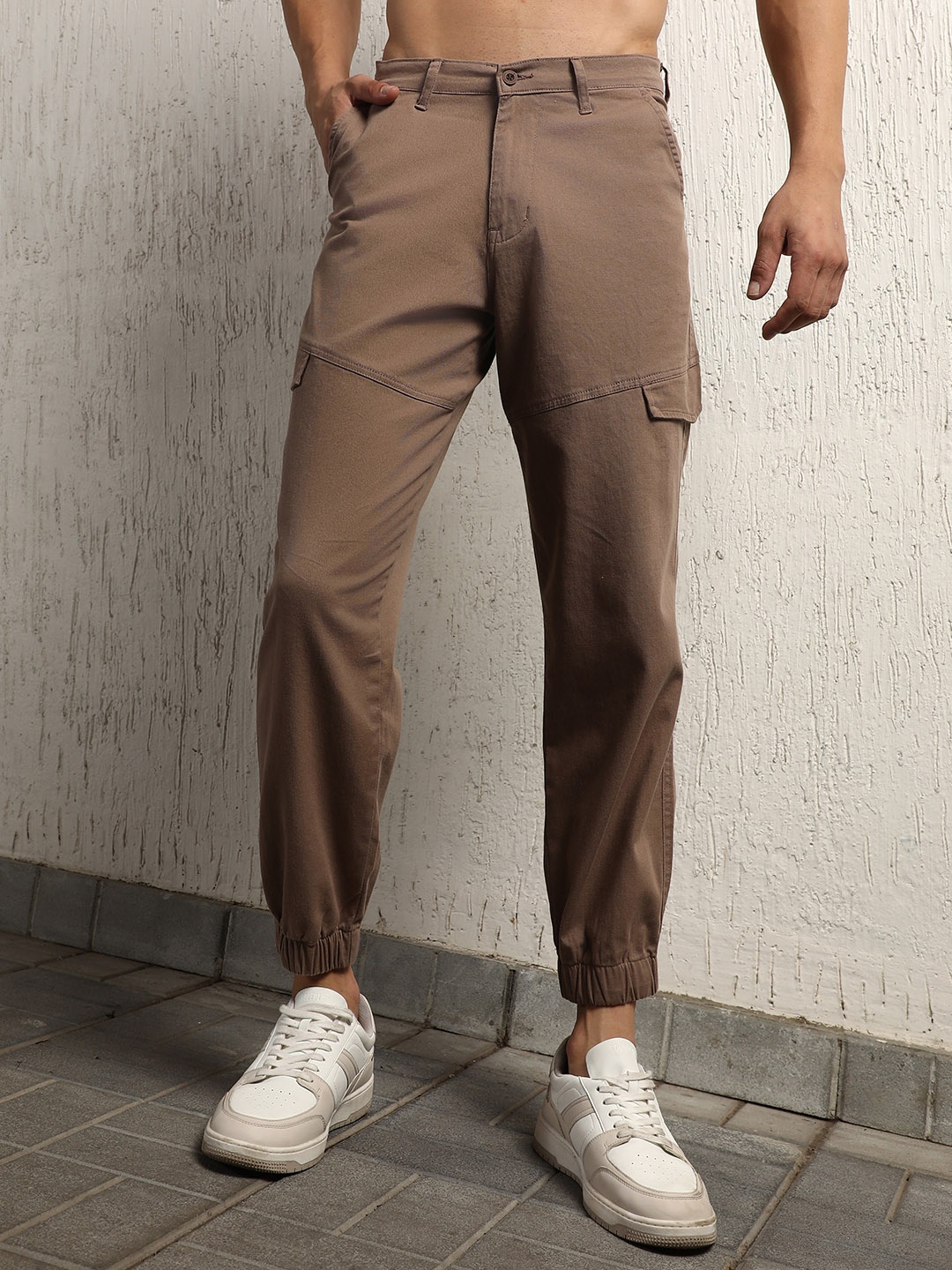 

Hubberholme Men Loose Fit Joggers, Brown