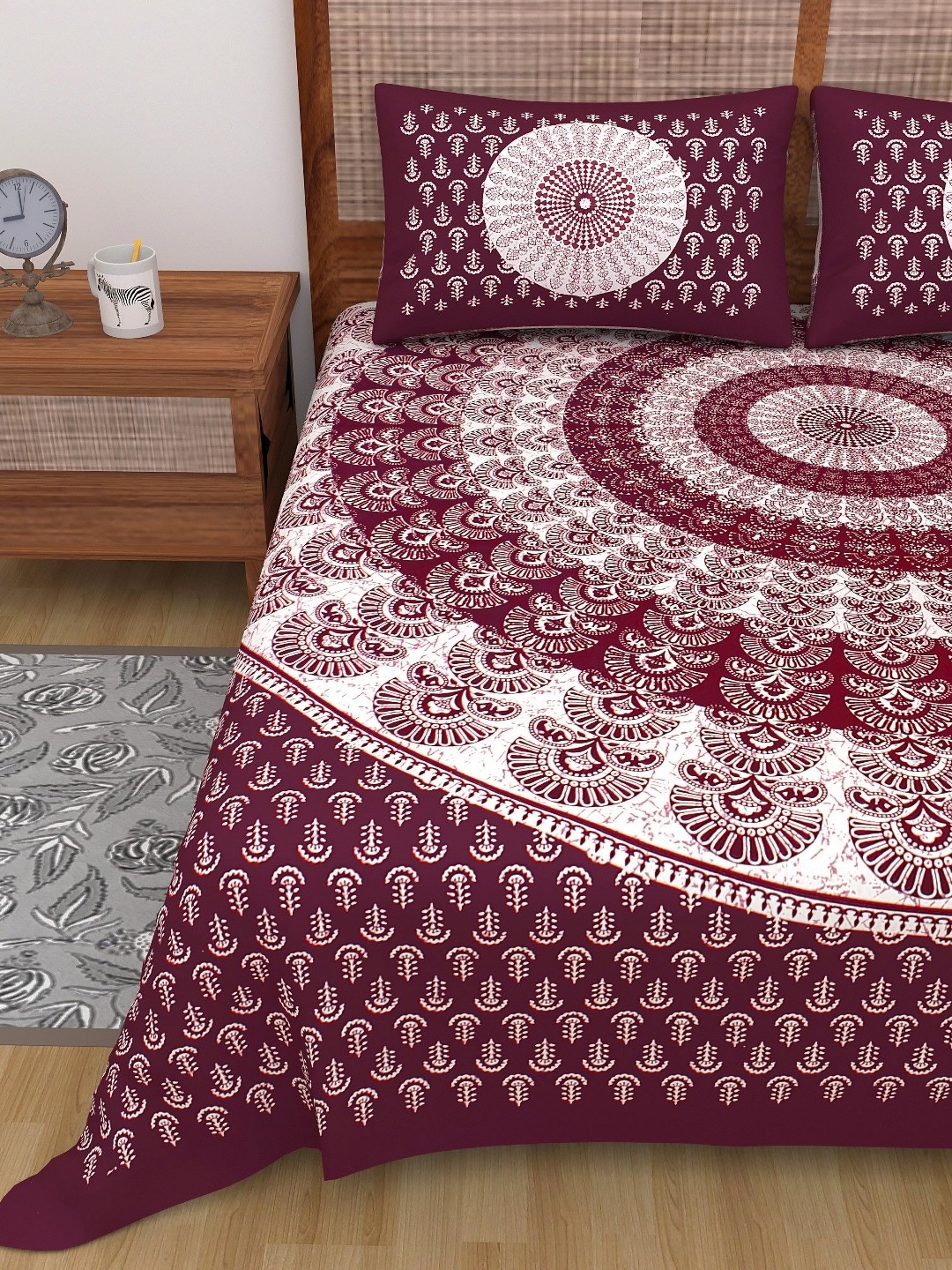 

Aura Maroon & White Ethnic Motifs 144 TC Queen Bedsheet With 2 Pillow Covers