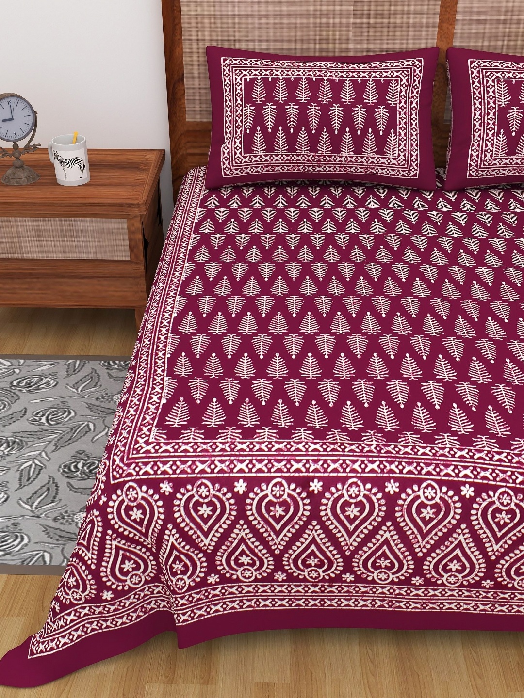 

Aura Maroon Ethnic Motifs 144 TC Queen Bedsheet With 2 Pillow Covers