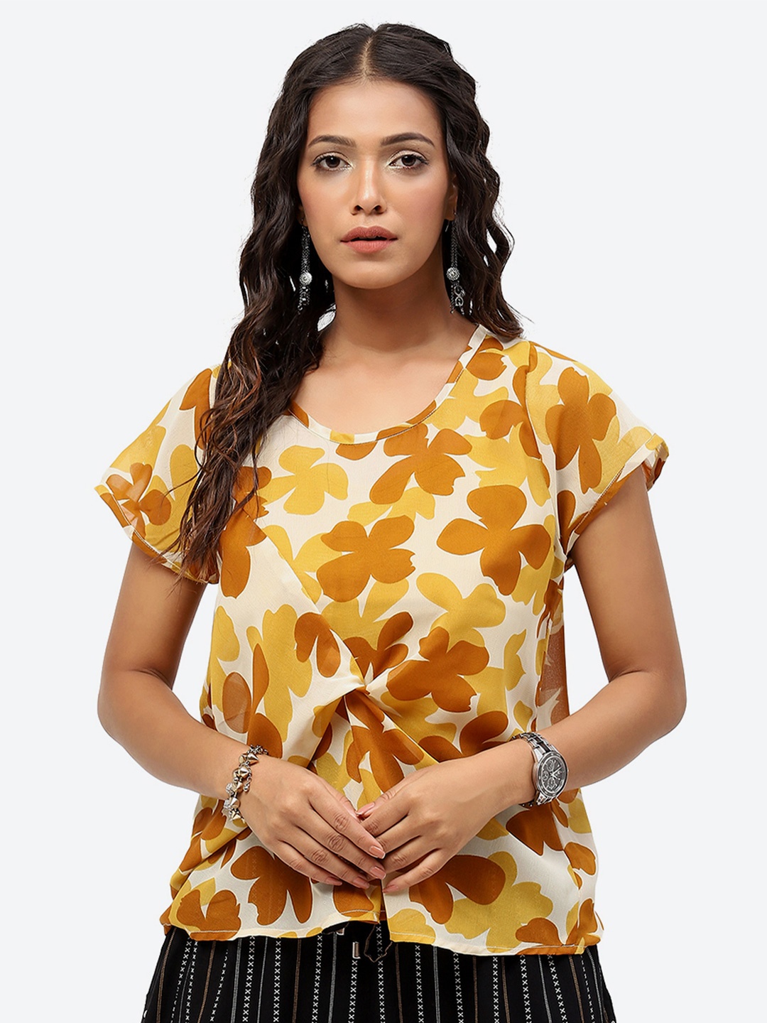 

Baawri Floral Print Round Neck Regular Sleeve Top, Yellow
