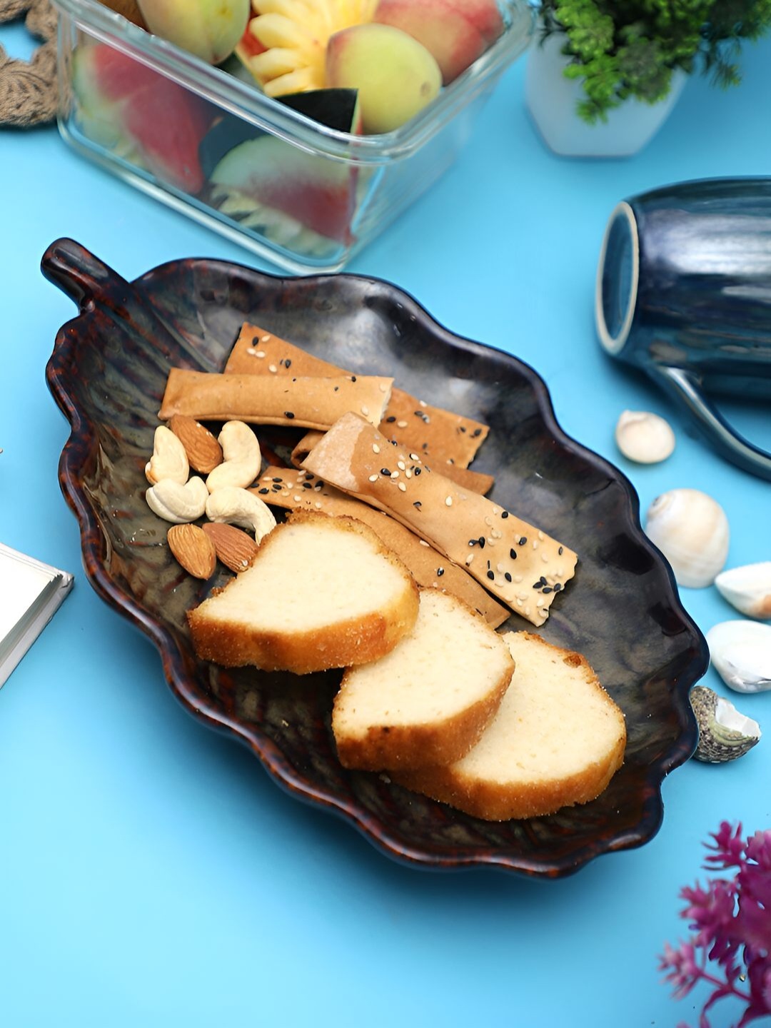 

TAG 7 Red & Black Printed Leaf-Shaped Ceramic Food Platter