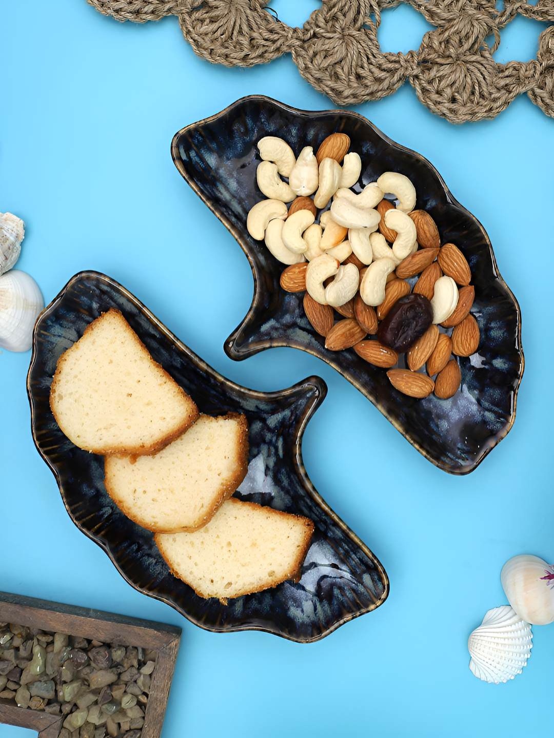 

TAG 7 Blue 2 Pieces Leaf-Shaped Ceramic Food Platters