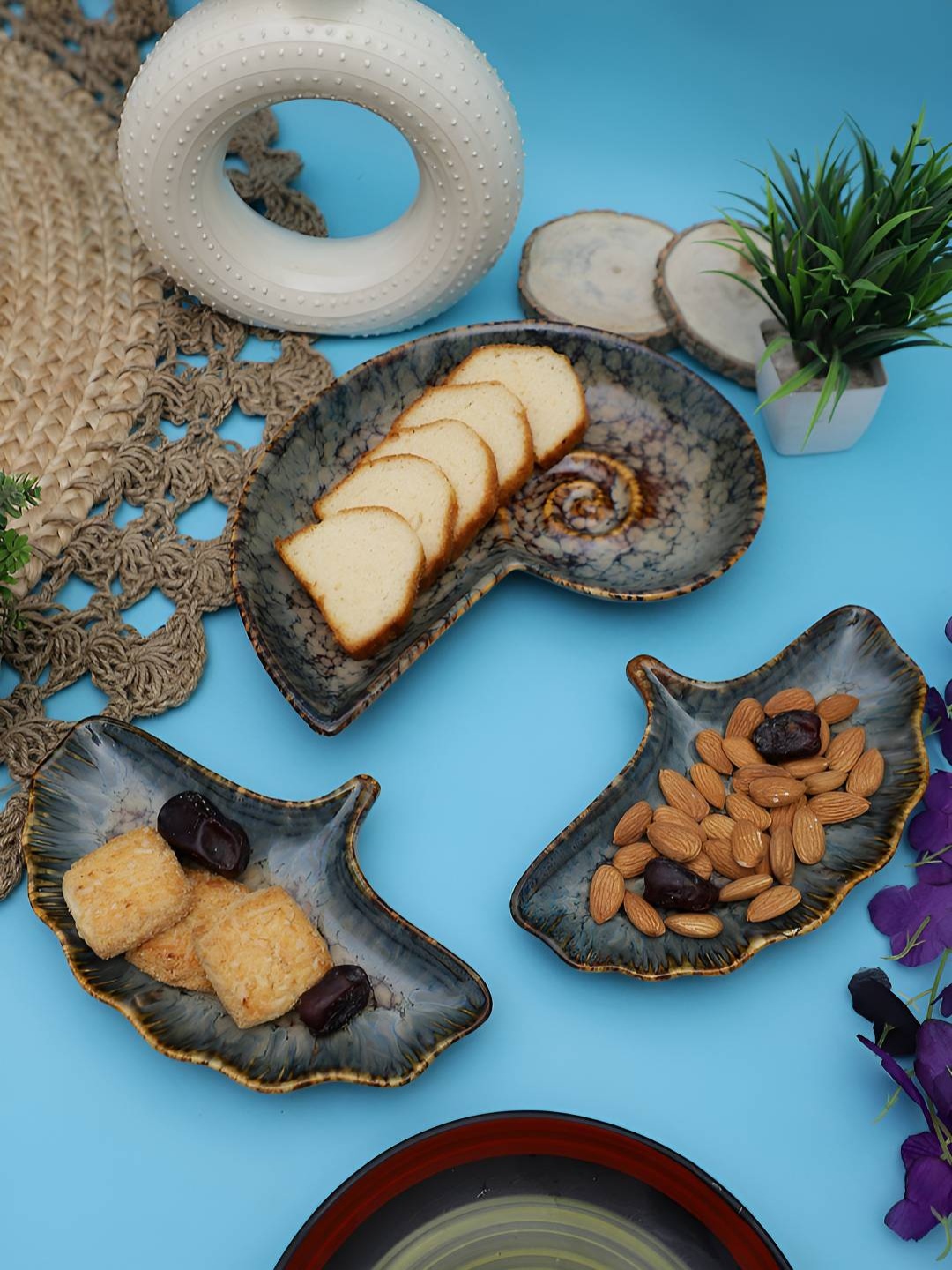 

TAG 7 3-Pcs Blue & Brown Shankh & Fan-Shaped Ceramic Food Platters