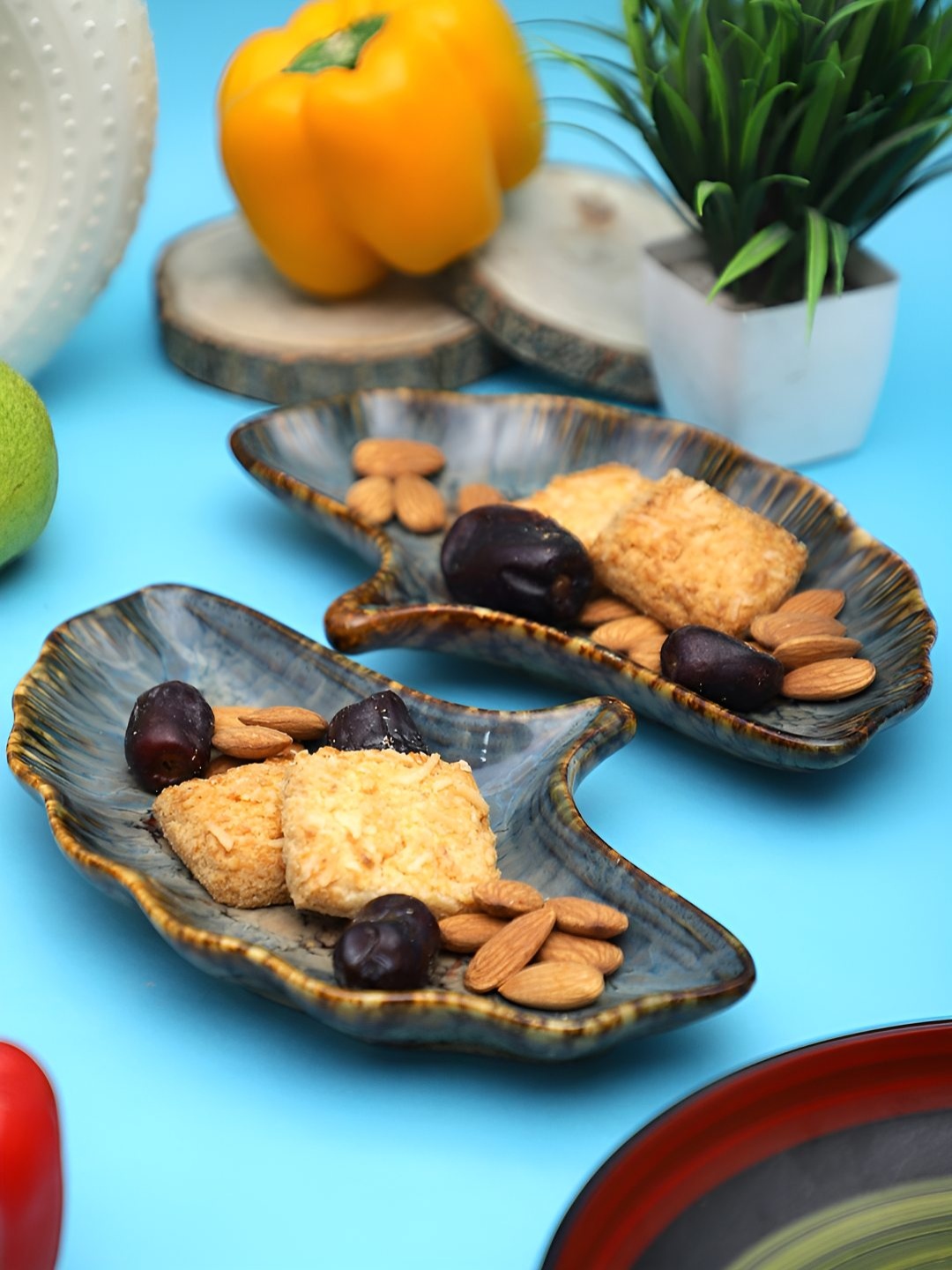 

TAG 7 2-Pcs Blue Fan-Shaped Ceramic Food Platters