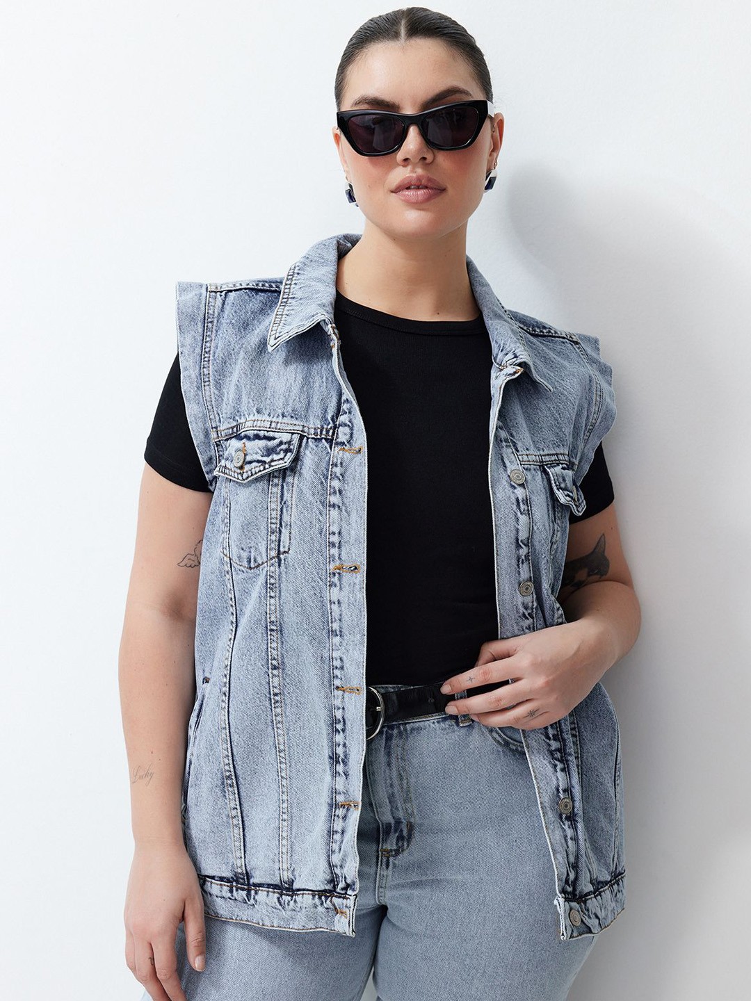 

Trendyol Women Spread Collar Sleeveless Pure Cotton Denim Jacket, Blue