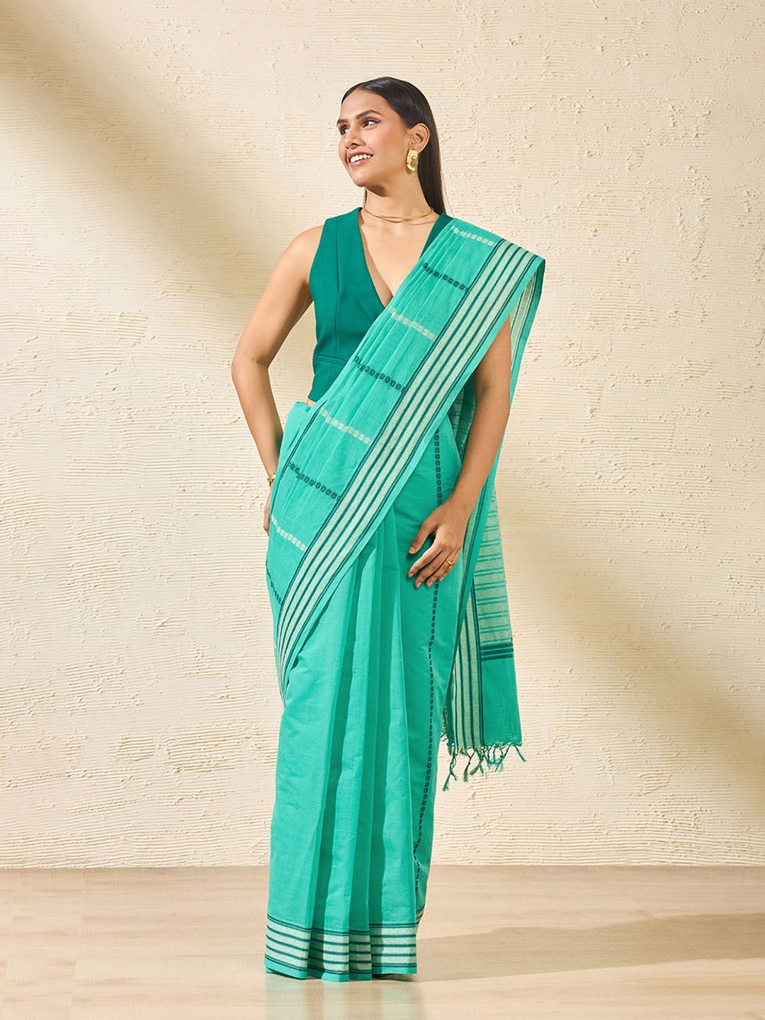 

Taneira Woven Design Pure Cotton Saree, Green