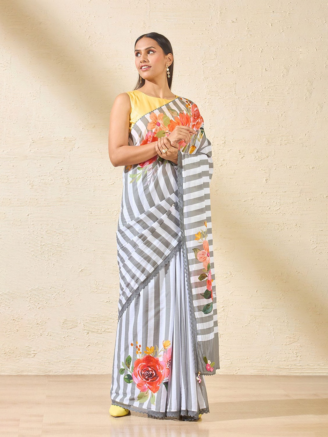 

Taneira Floral Pure Cotton Saree, Grey