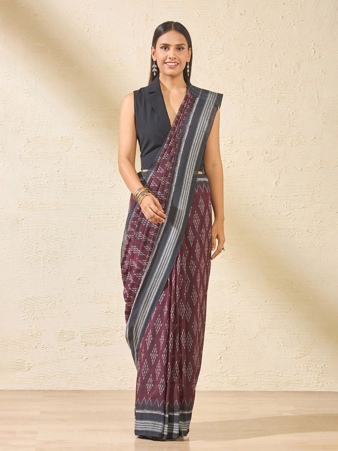 

Taneira Odisha Geometric Printed Pure Cotton Ikat Saree, Maroon