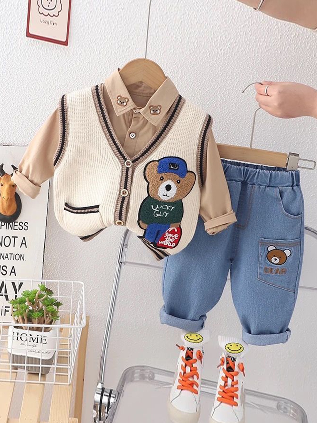 

TrendyKid Boys Printed T-shirt with Trouser, Brown