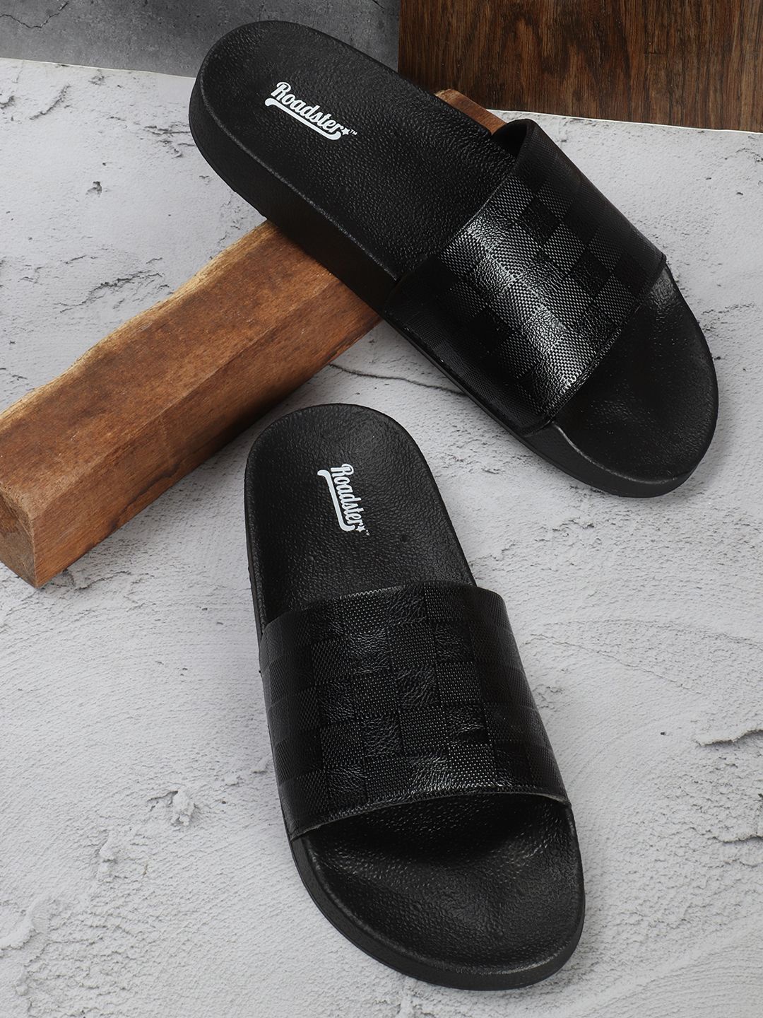 

The Roadster Lifestyle Co. Men Black Slip-On Sliders