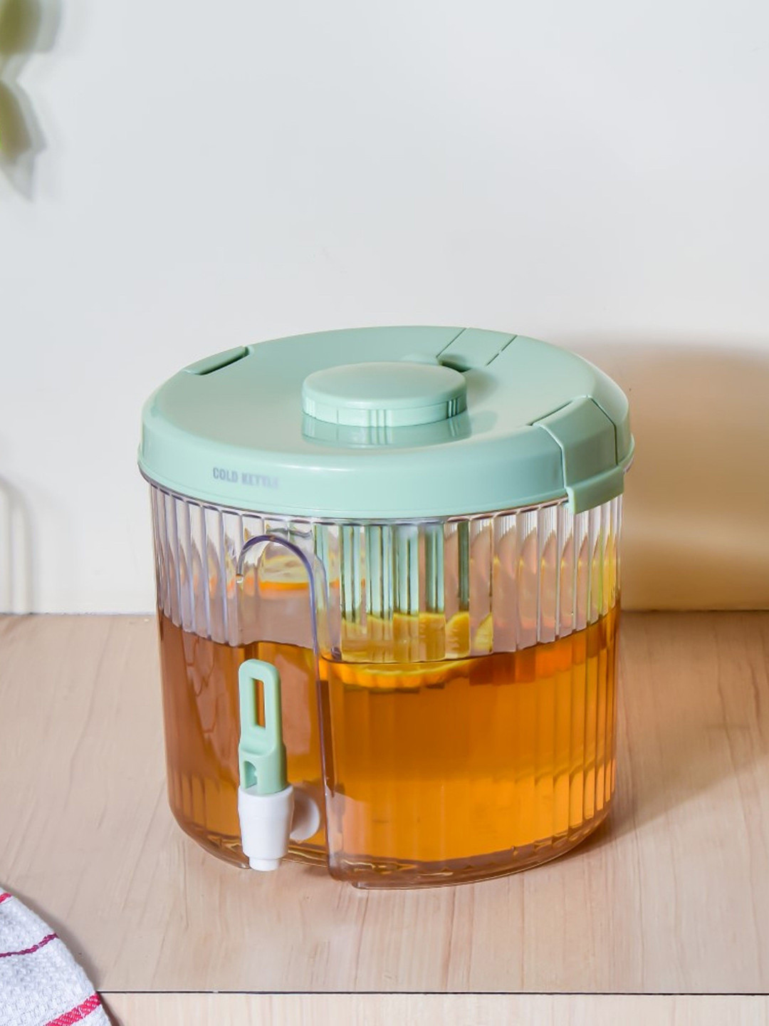 

Nestasia Transparent & Green Ribbed Water Dispenser With Infuser 2 L
