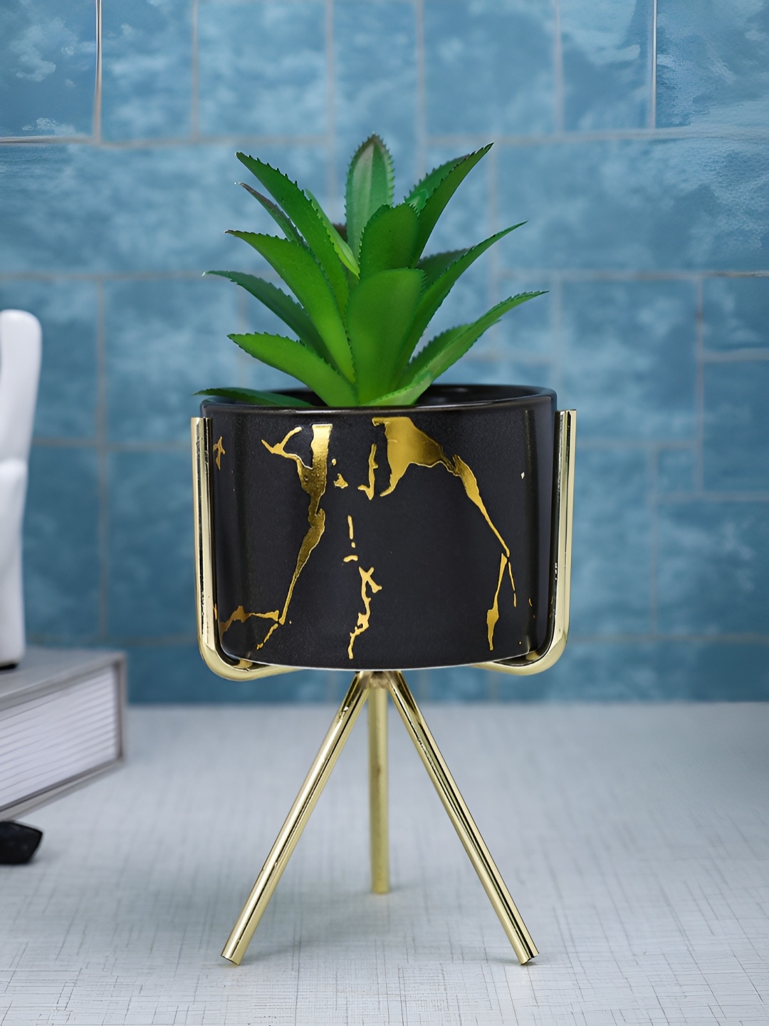 

TAYHAA Green & Black Aloe Vera Artificial Plant With Ceramic Pot with a Metal Stand