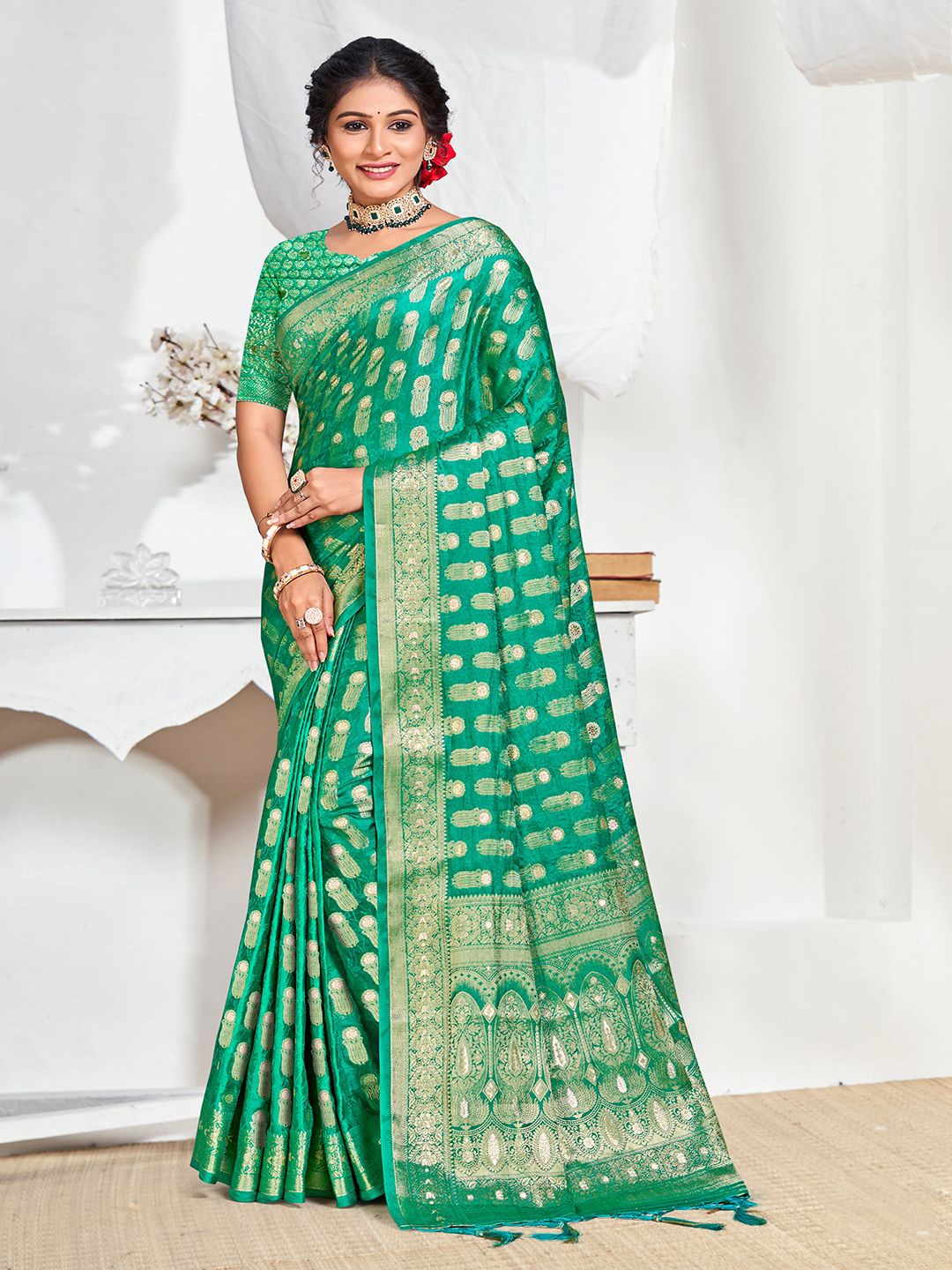 

SANGAM PRINTS Woven Design Zari Tussar Saree, Green