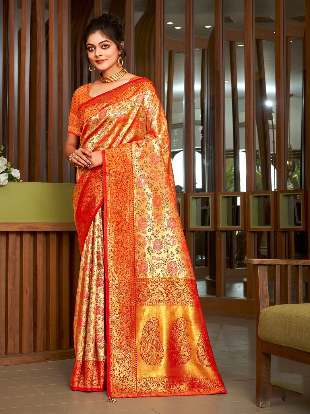 

SANGAM PRINTS Woven Design Zari Tussar Saree, Red