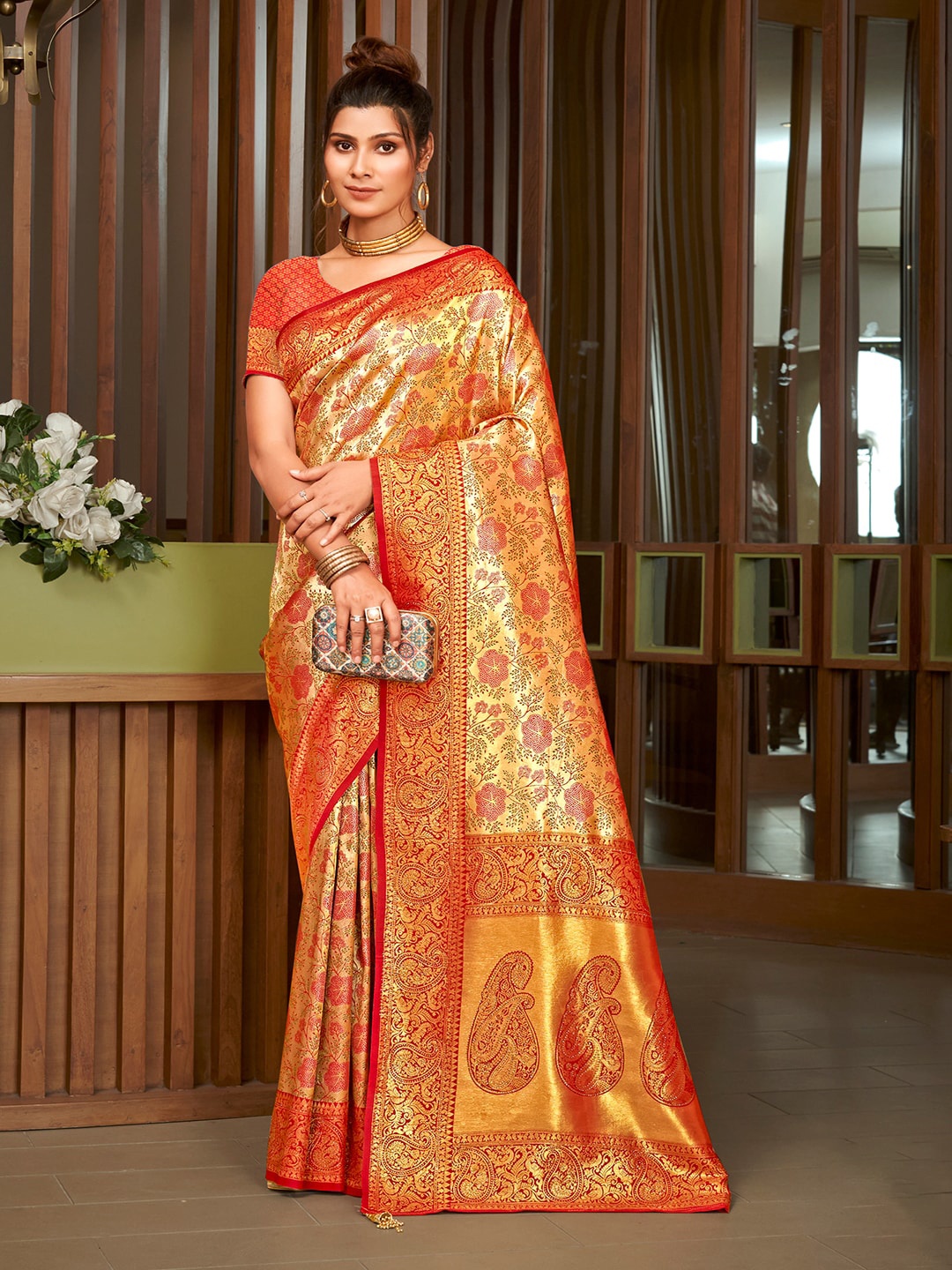 

SANGAM PRINTS Woven Design Zari Tussar Saree, Maroon