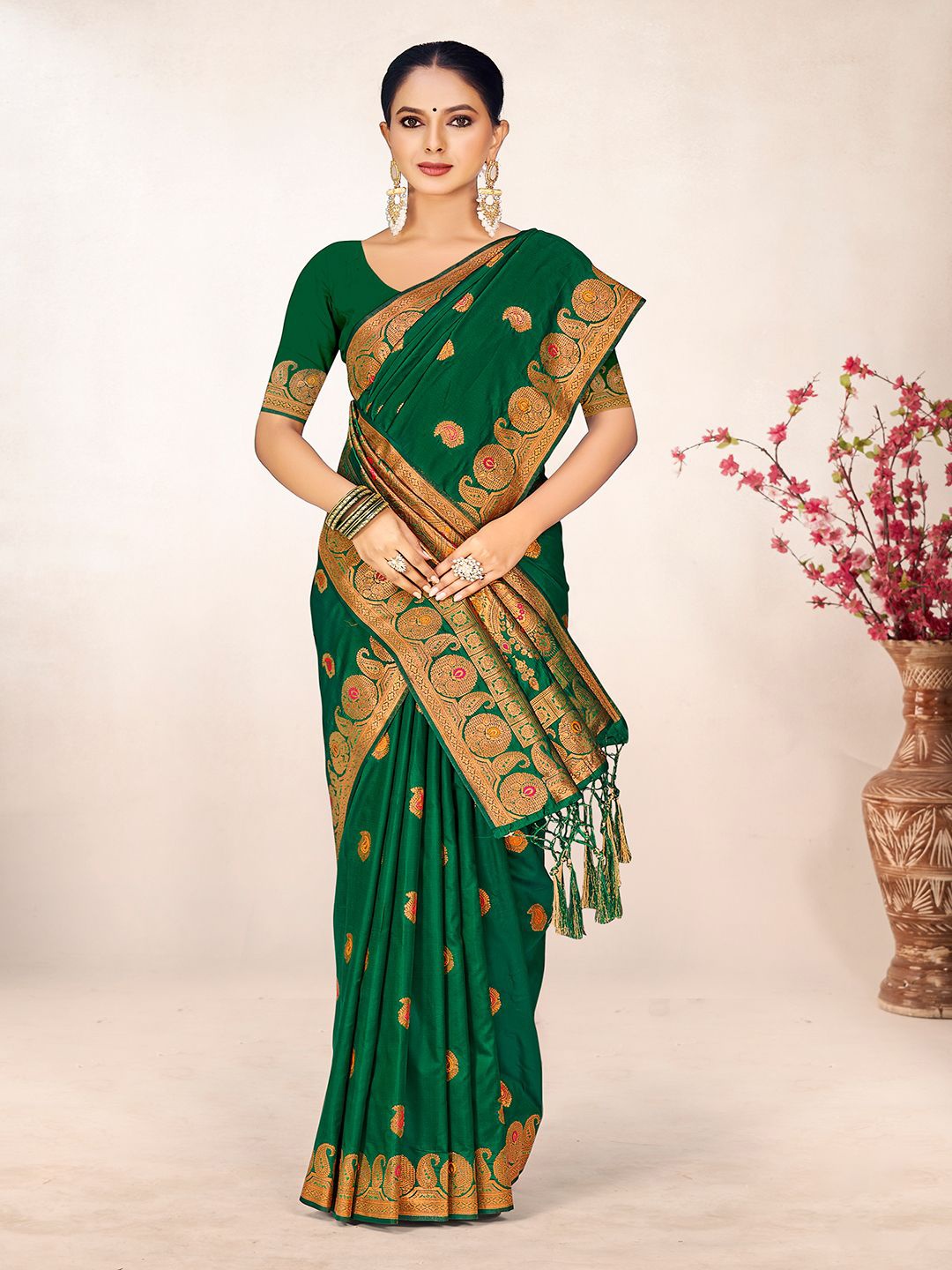 

SANGAM PRINTS Woven Design Zari Tussar Saree, Green