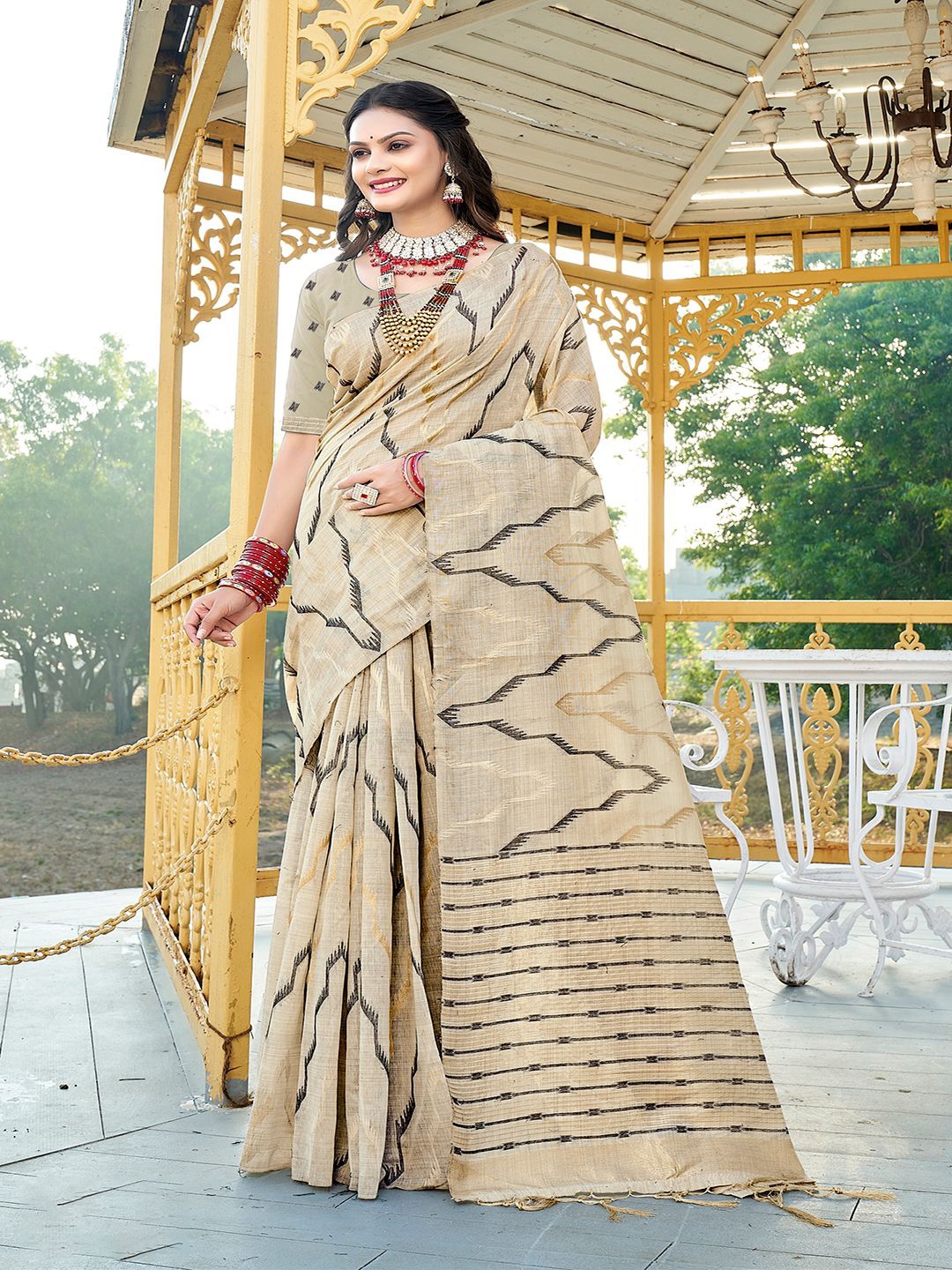 

SANGAM PRINTS Woven Design Zari Tussar Saree, Grey