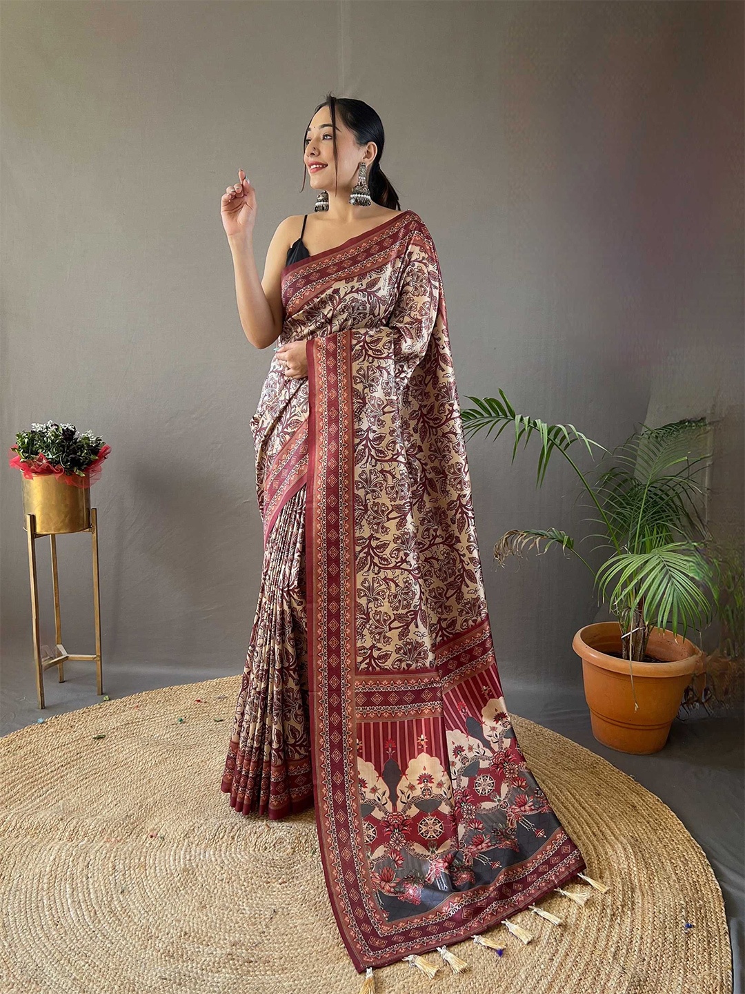

Mitera Floral Printed Saree, Beige