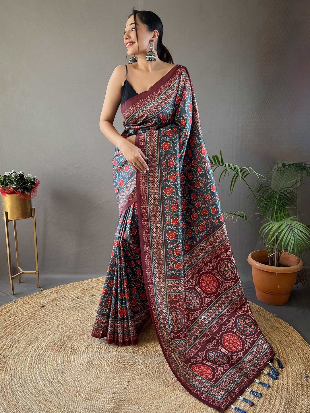 

Mitera Floral Saree, Grey