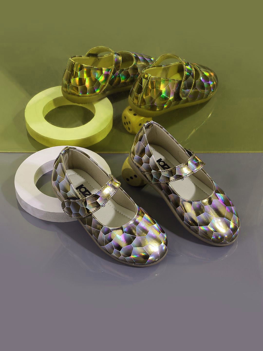 

Jazzy Juniors Girls Printed Round Toe Ballerinas, Gold